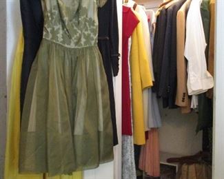 LOTS OF VINTAGE CLOTHING 