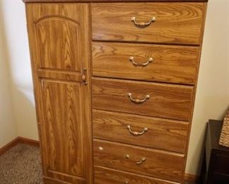 chest of drawers