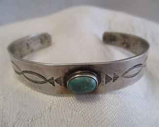 NATIVE AMERICAN INDIAN TURQUOISE CUFF