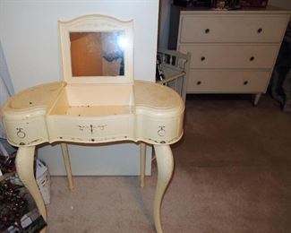 Retro child's vanity. 1950s small chest