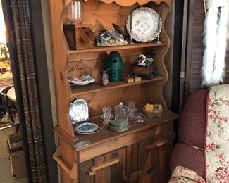 Cabinet with hutch