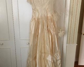 1950s wedding dress and veil