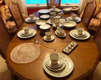 Dining room table and 6 chairs