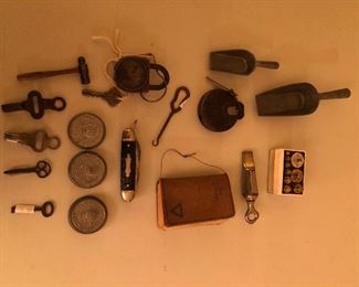 Vintage army paddle lock, 1917 army New Testament.