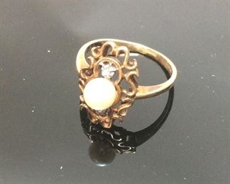 10KT GOLD & PEARL RING SIZE 7.5, 3