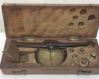 ANTIQUE SCALES IN WOOD BOX