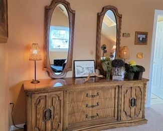 bureau: 37 x 80 x 21, mirrors: 50 x 19