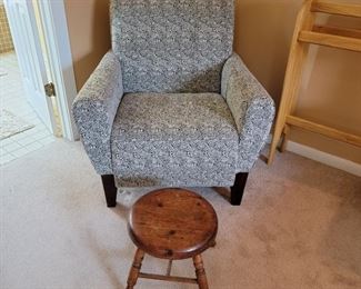 chair: 37 x 35 x 31 stool: 13 x 14