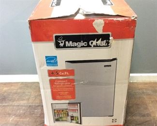 MAGIC CHEF 4.5 CF COMPACT REFRIG
