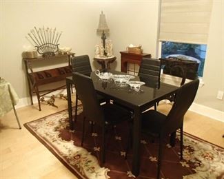 Black breakfast table w/4 chairs