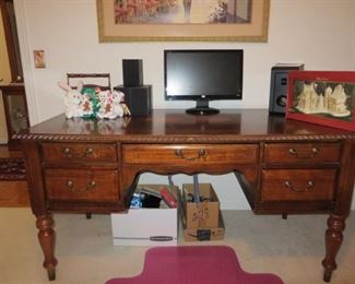 Large Desk Inlay in Center  5 Drawer   125.00 