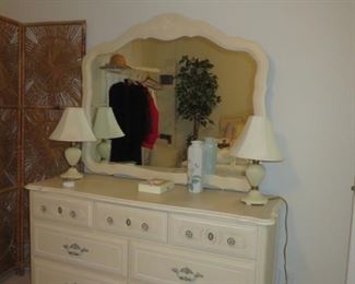Stanley Bedroom Set   Bed  Dresser Mirror  450.00   LIKE NEW        Pr of Lamps 30.00  
