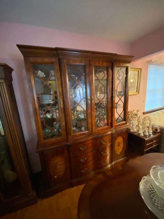 https://www.ebay.com/itm/124578445093	TR8043 China Hutch Wood - Estate Sale Pickup		BUY-IT-NOW	 $200.00 
