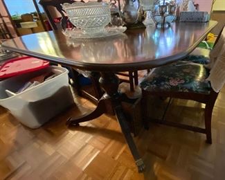 https://www.ebay.com/itm/124578446797	TR8044 Duncan Phyfe Dinning Room Table Estate Sale Pickup		BUY-IT-NOW	 $125.00 

