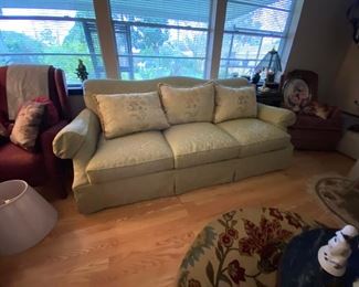 https://www.ebay.com/itm/114690221878	TR8053 Sofa Couch Estate Sale Pickup		BUY-IT-NOW	 $200.00 
