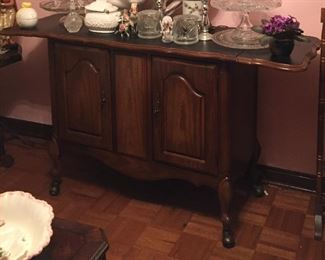 https://www.ebay.com/itm/124578463931	TR8067 Folding Bar / Side Board Cabinet Estate Sale Pickup		BUY-IT-NOW	 $145.00 

