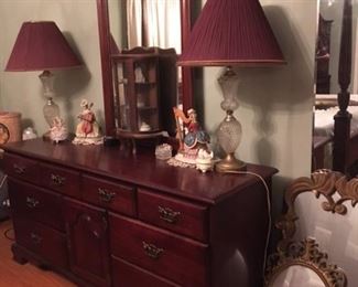 https://www.ebay.com/itm/124578460521	TR8075  Vintage Chest of Drawers with Mirror Estate Sale Pickup		BUY-IT-NOW	 $195.00 
