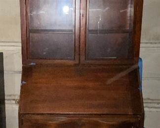 https://www.ebay.com/itm/124578451426	TR8083 Antique Wood Secretary Folding Desk - Estate Sale Pickup		BUY-IT-NOW	 $250.00 
