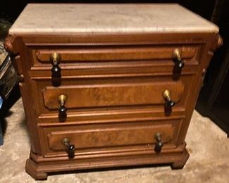 https://www.ebay.com/itm/114690206579	TR8082 Antique White Marble Table Chest of Drawers - Estate Sale Pickup		BUY-IT-NOW	 $250.00 
