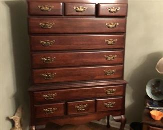 https://www.ebay.com/itm/124577777309	TR8002 Antique Highboy Chest Of Drawers Pickup Only		BUY-IT-NOW	 $500.00 
