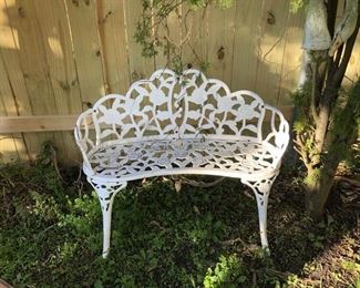 https://www.ebay.com/itm/124574983870	TR8003 Antique Victorian Cast Iron Rose Garden Seat / Bench 20th Century Pickup		BUY-IT-NOW	 $650.00 
