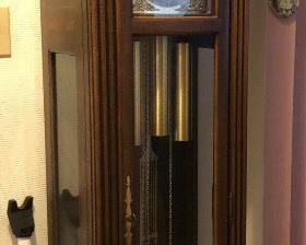 https://www.ebay.com/itm/124577777303	TR8017 Pearl Grandfather Clock Pickup Only		BUY-IT-NOW	 $200.00 
