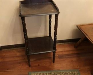 https://www.ebay.com/itm/114689806582	TR8030 Vintage Phone Table / Accent Table Pickup Only		BUY-IT-NOW	 $40.00 
