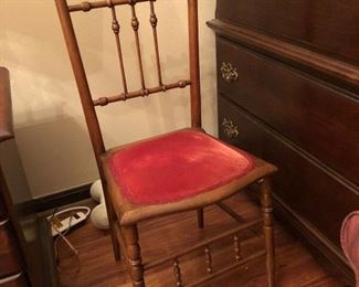https://www.ebay.com/itm/124577777295	TR8034 Vintage Spindle Wooden Chair Pickup Only		BUY-IT-NOW	 $20.00 
