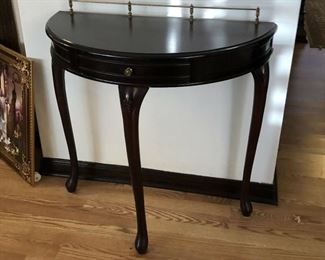 https://www.ebay.com/itm/114685966476	TR8038 Vintage Wood Half Oval Hall Table Pickup Only		BUY-IT-NOW	 $50.00 
