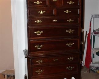 Bassett chest of drawers
