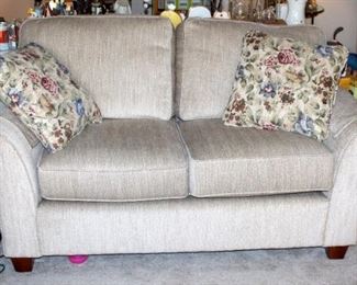 Justice Furniture Upholstered Two Cushion Loveseat, 32" x 62.5" x 35", Made In USA, Includes Throw Pillows