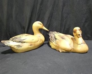 2 Wood Look Ducks
Description 	
10.5" x 7" tall
UPS STORE PACKING & SHIPPING AVAILABLE