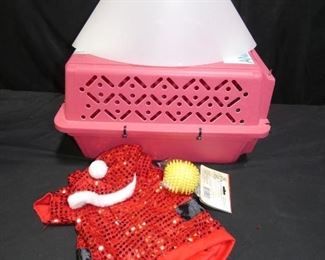  	Pet Lovers! Small Dog Crate, Jackets & Ball
Description 	
- Small Kennel Cab 19" x 13" 10.5" Tall
- Small dof Santa Jacket with Hood
- Latex Dog Ball
- No Chew Collar
UPS STORE PACKING & SHIPPING