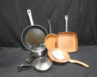 Pots Copper Chef , Gotham, TFAL & morePans
Description 	
- 2 Revereware Saucepans - Stainless with Copper Buttons 6.5" Diameter
- TFAL 12.5" Frypan
- 1 Square Copper Chef Fry Pan 9.5" square
- 1 Gotham Steel 10" fry pan
- Copper fry pan not marked 9" Dimater
SHIPPING AVAILABLE