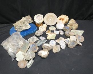 Geodes, Cystals & Unpoished Rocks!
Description 	
-Geodes, Crystals and Stones of all kinds!!
-Unpolished
-4 Large 6", 4 medium 3-4", smaller ones 2-3"
-2 are mounted
UPS STORE PACKING & SHIPPING