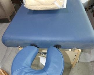 By Master Massage Tables Chicago.
Comes with a Massage Table Warmer & Pad.