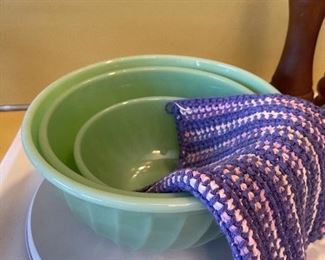 FIRE KING Jadeite Nesting Bowls Set - SWIRL Pattern
