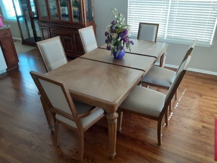 6 chairs, 1x expansion leaf and table
