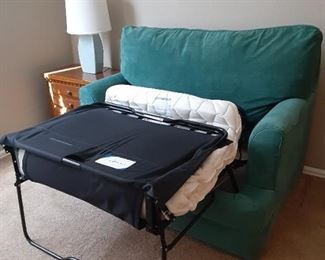 Lazy-Boy Single Seater/Fold Out Bed