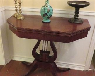 Fold out table with lyre base