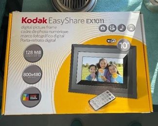 Item 286:  Kodak EasyShare Digital Frame:  $24