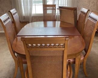 Thomasville Dining Room Table with Chairs