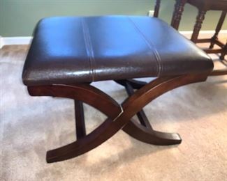 Brown Vinyl/Wood Ottoman!