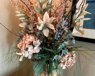 Beautiful Silk Arrangement & Vase!