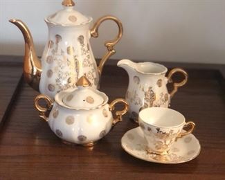 Japan Gold Teapot, Creamer, Sugar/Lid, Demitasse cups & saucers (6).  