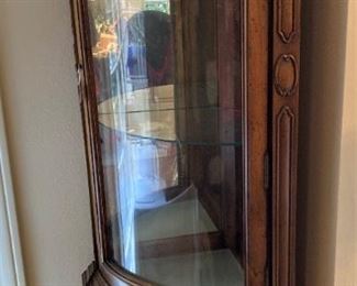 Corner display cabinet with curved glass