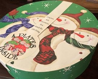 Boxed dessert plates for Christmas - 4 plates per round box
