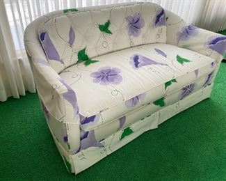 Very nice sofa in off white and purple floral pattern. Very clean and in very good condition. Was used a formal living room, so rarely sat on Measures 54" L x 26" D x 28" H 