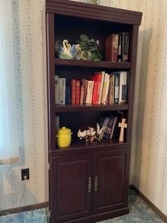 Bookshelf / Shelf / Cabinet