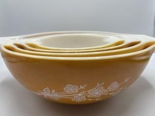 Pyrex / Dishes / Bowls